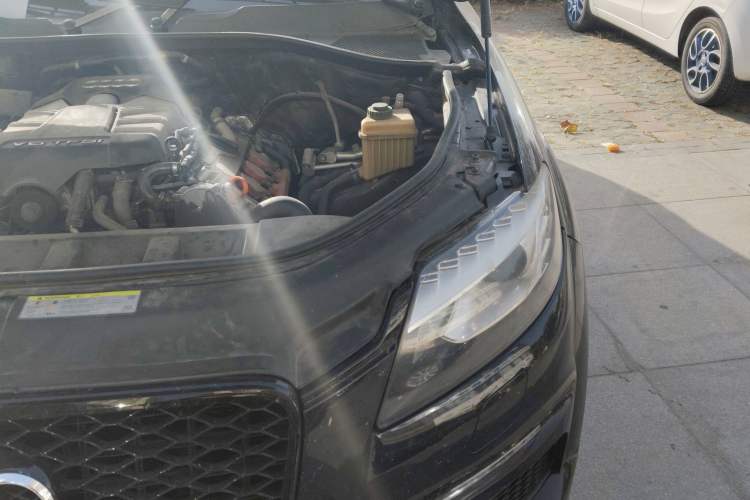 Used Audi Q7 2011 3.0 TFSI Technology Model (245kW) Engine Bay Left