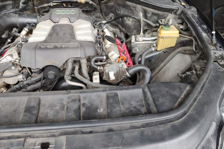 Used Audi Q7 2011 3.0 TFSI Comfort (200kW) Engine Bay Left