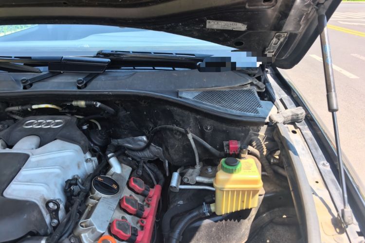Used Audi Q7 2011 3.0 TFSI Technology (200kW) Engine Bay Left