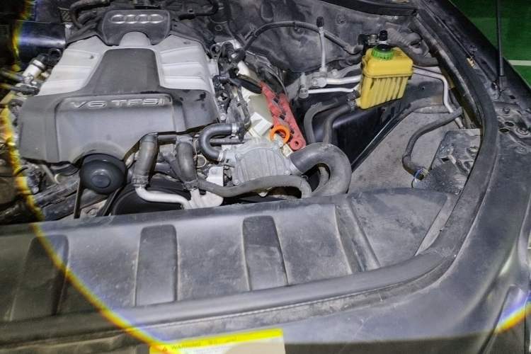 Used Audi Q7 2011 3.0 TFSI Comfort (200kW) Engine Bay Left
