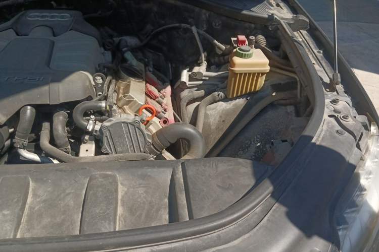 Used Audi Q7 2011 3.0 TFSI Ambition (200kW) Engine Bay Left