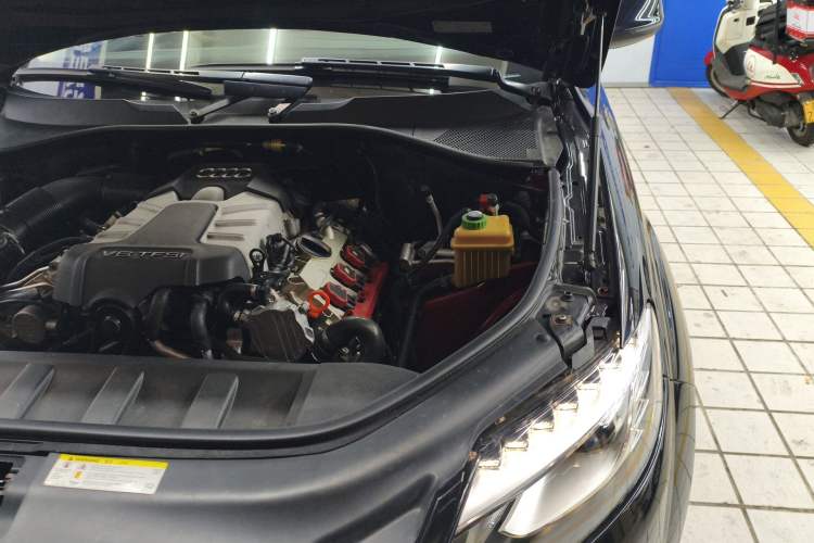 Used Audi Q7  Engine Bay Left