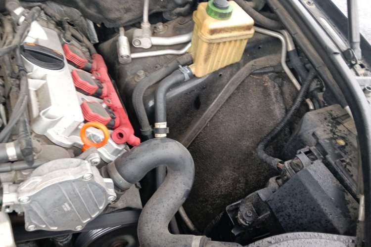 Used Audi Q7 2011 3.0 TFSI Technology (200kW) Engine Bay Left