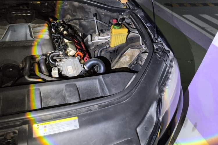 Used Audi Q7 2011 3.0 TFSI Technology Model (245kW) Engine Bay Left