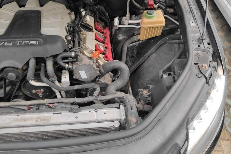 Used Audi Q7 2011 3.0 TFSI Technology Model (245kW) Engine Bay Left