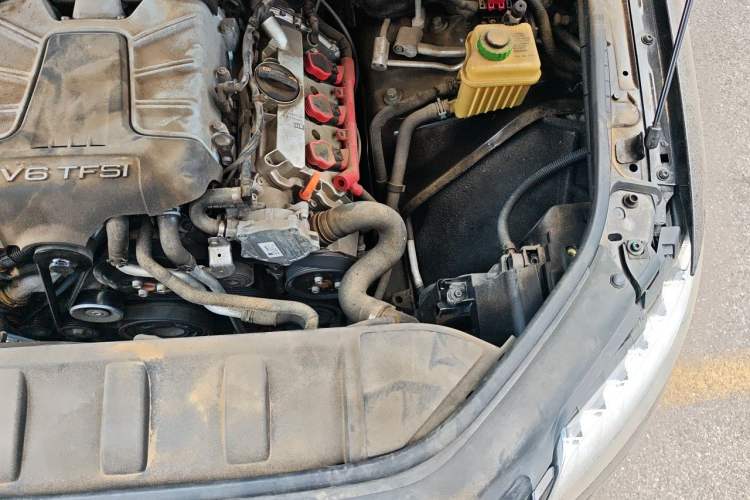 Used Audi Q7 2011 3.0 TFSI Comfort (200kW) Engine Bay Left