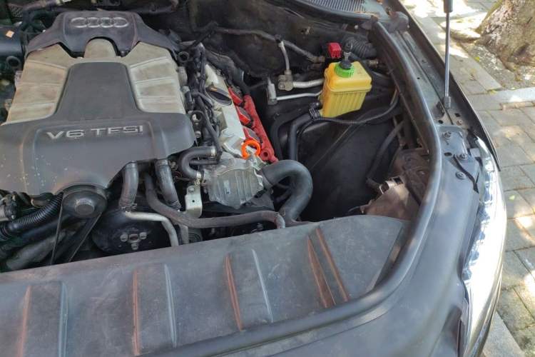 Used Audi Q7 2011 3.0 TFSI Comfort Model (245kW) Engine Bay Left