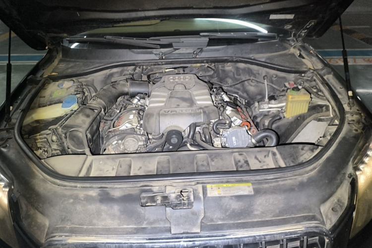 Used Audi Q7 2011 3.0 TFSI Technology (200kW) Engine Bay