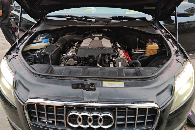 Used Audi Q7 2011 3.0 TFSI Ambition (200kW) Engine Bay