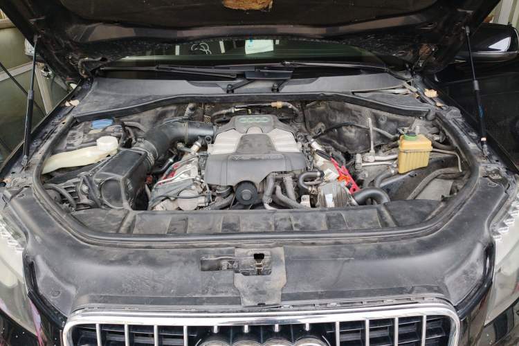 Used Audi Q7 2011 3.0 TFSI Comfort (200kW) Engine Bay