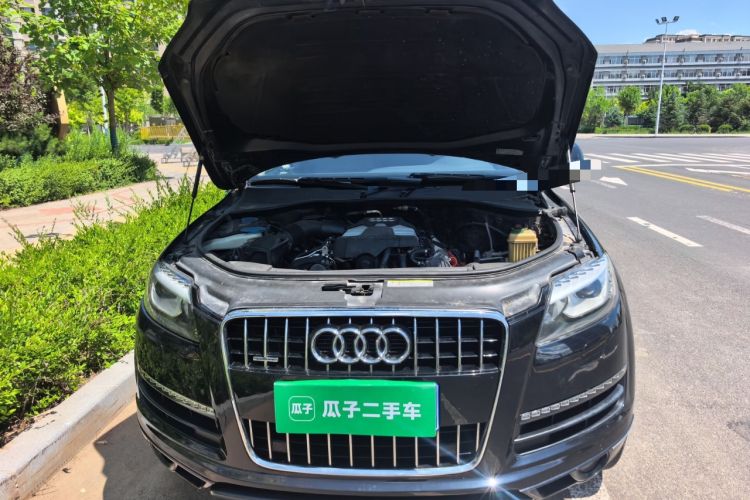 Used Audi Q7 2011 3.0 TFSI Technology (200kW) Engine Bay