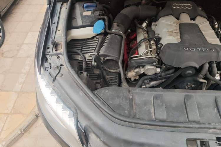 Used Audi Q7 2011 3.0 TFSI Ambition (200kW) Engine Bay Right