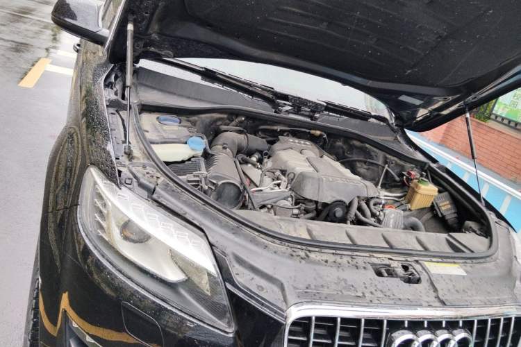 Used Audi Q7 2011 3.0 TFSI Ambition (200kW) Engine Bay Right
