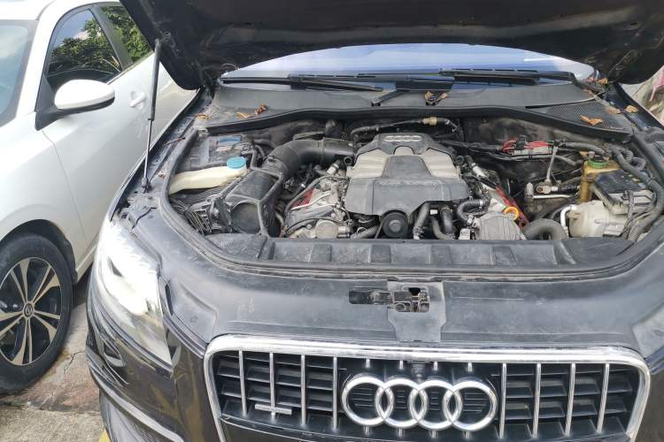 Used Audi Q7 2011 3.0 TFSI Comfort Model (245kW) Engine Bay Right