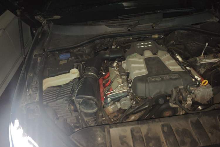 Used Audi Q7 2011 3.0 TFSI Comfort Model (245kW) Engine Bay Right