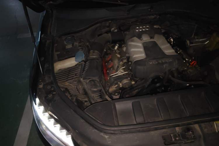 Used Audi Q7 2011 3.0 TFSI Ambition (200kW) Engine Bay Right