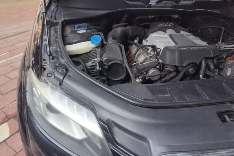 Used Audi Q7 2011 3.0 TFSI Technology (200kW) Engine Bay Right