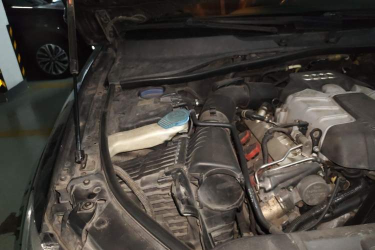 Used Audi Q7 2011 3.0 TFSI Technology (200kW) Engine Bay Right