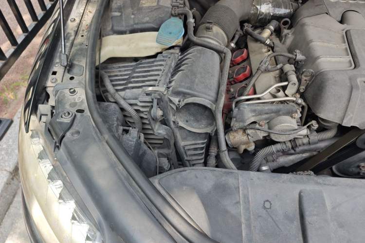 Used Audi Q7 2011 3.0 TFSI Technology (200kW) Engine Bay Right
