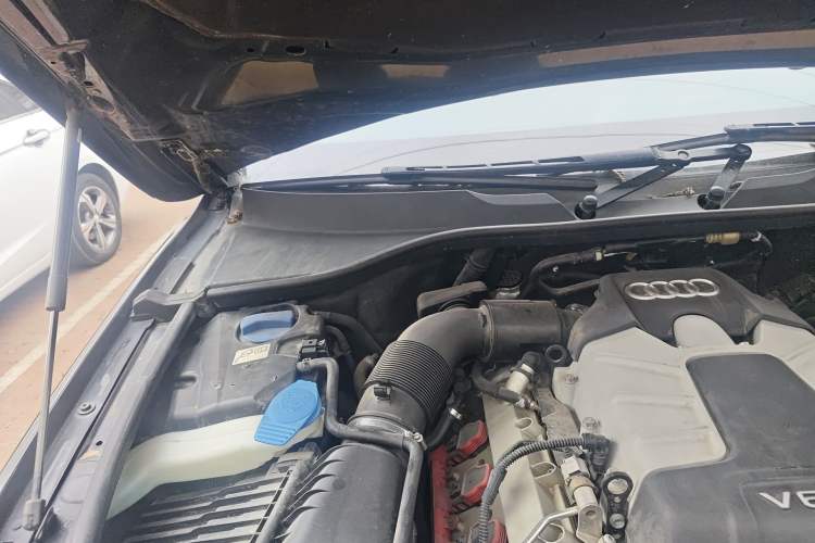 Used Audi Q7 2011 3.0 TFSI Ambition (200kW) Engine Bay Right