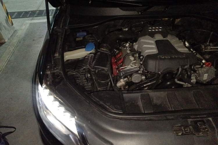 Used Audi Q7 2011 3.0 TFSI Exclusive (245kW) Engine Bay Right
