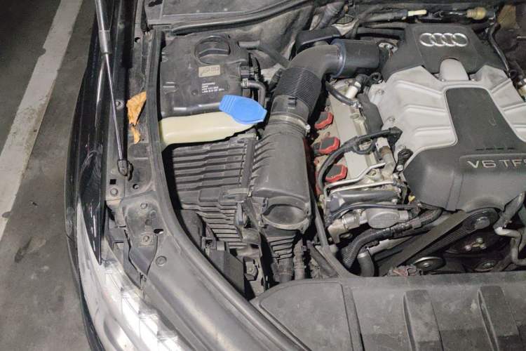 Used Audi Q7 2011 3.0 TFSI Comfort (200kW) Engine Bay Right
