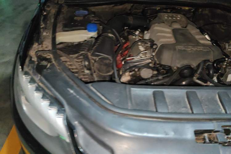 Used Audi Q7 2011 3.0 TFSI Ambition (200kW) Engine Bay Right