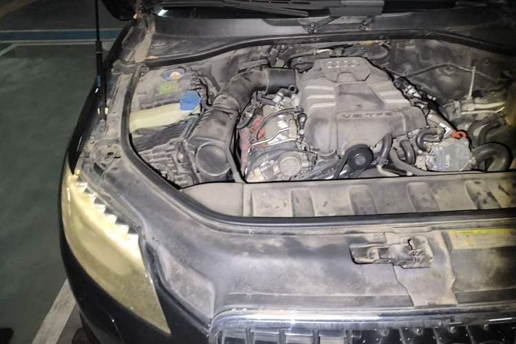 Used Audi Q7 2011 3.0 TFSI Technology (200kW) Engine Bay Right