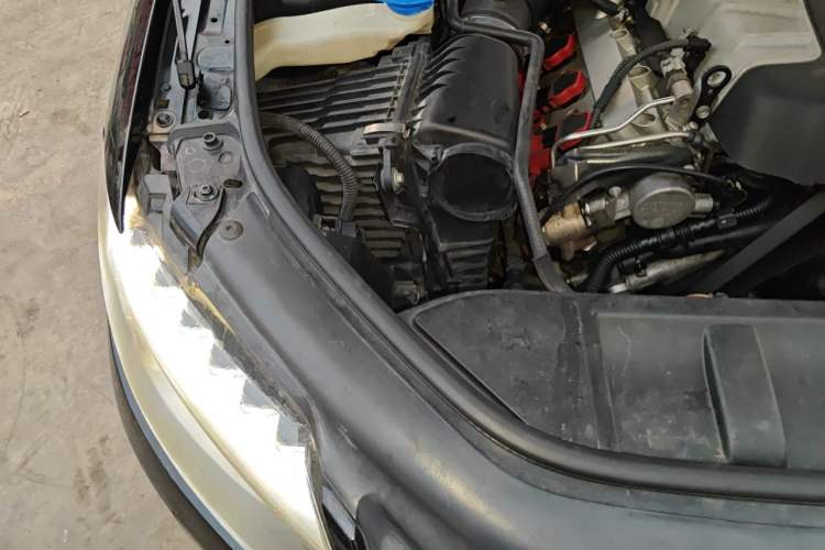 Used Audi Q7 2011 3.0 TFSI Ambition (200kW) Engine Bay Right