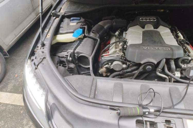 Used Audi Q7 2011 3.0 TFSI Ambition (200kW) Engine Bay Right