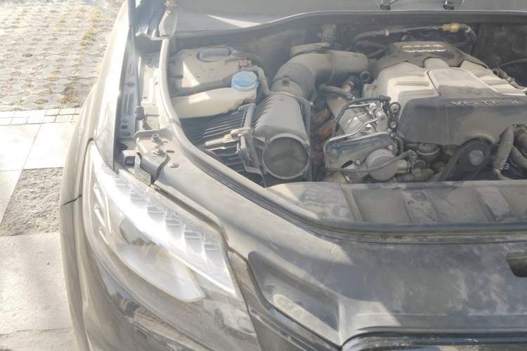 Used Audi Q7 2011 3.0 TFSI Technology Model (245kW) Engine Bay Right