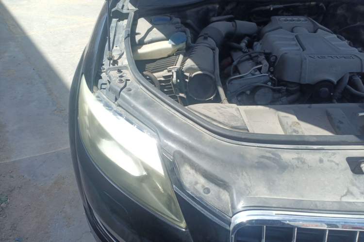 Used Audi Q7 2011 3.0 TFSI Ambition (200kW) Engine Bay Right