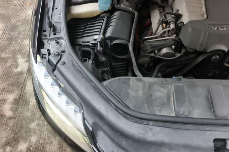 Used Audi Q7 2011 3.0 TFSI Comfort (200kW) Engine Bay Right