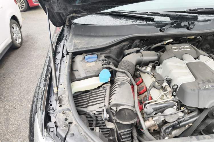 Used Audi Q7 2011 3.0 TFSI Comfort (200kW) Engine Bay Right