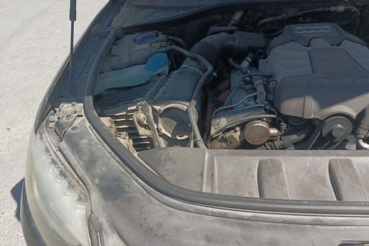 Used Audi Q7 2011 3.0 TFSI Ambition (200kW) Engine Bay Right