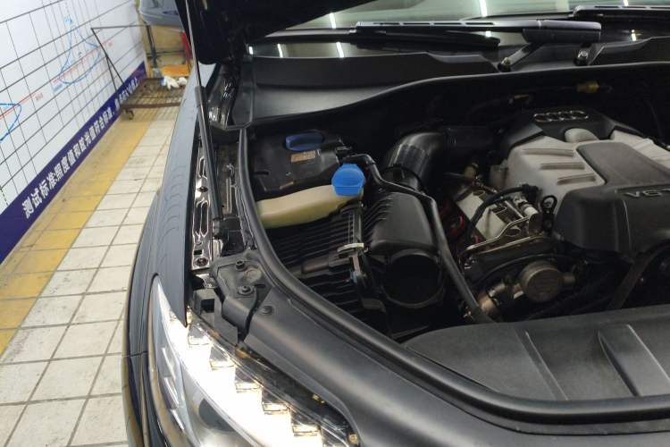 Used Audi Q7  Engine Bay Right