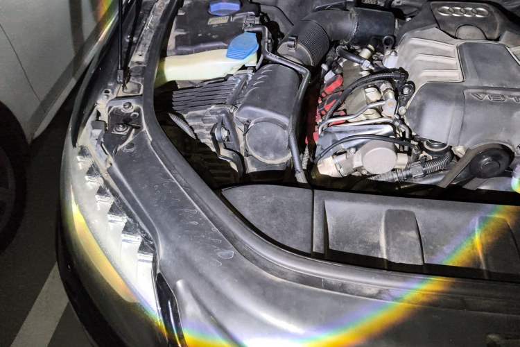 Used Audi Q7 2011 3.0 TFSI Technology Model (245kW) Engine Bay Right
