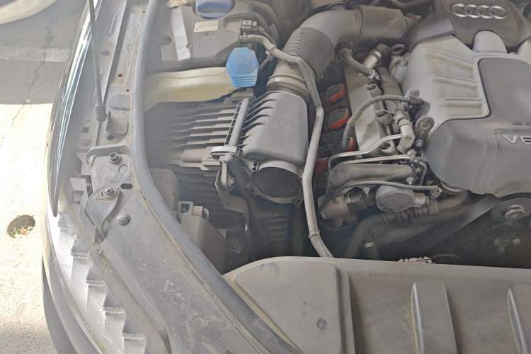 Used Audi Q7 2011 3.0 TFSI Ambition (200kW) Engine Bay Right
