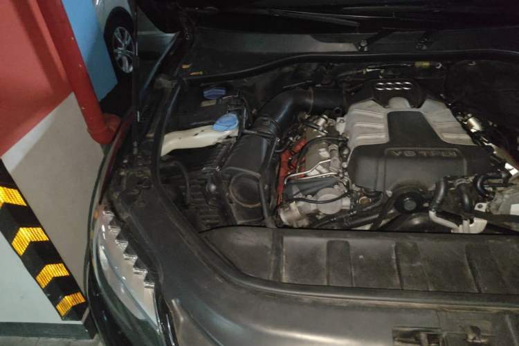 Used Audi Q7 2011 3.0 TFSI Ambition (200kW) Engine Bay Right