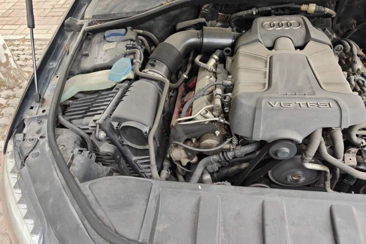 Used Audi Q7 2011 3.0 TFSI Ambition (200kW) Engine Bay Right