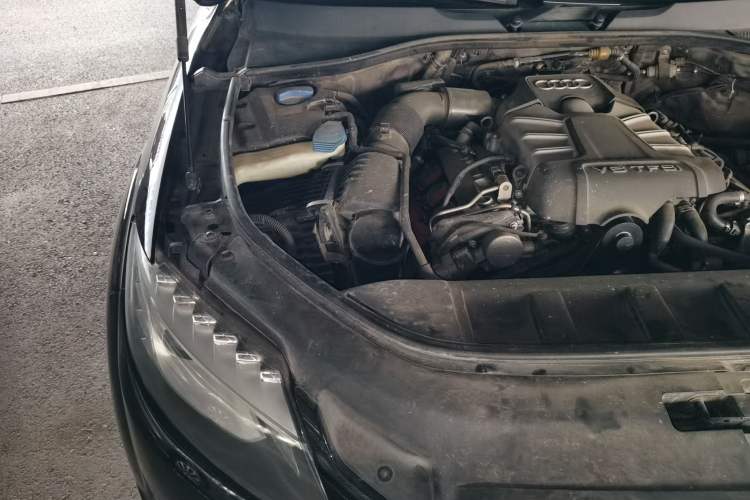 Used Audi Q7 2011 3.0 TFSI Comfort Model (245kW) Engine Bay Right