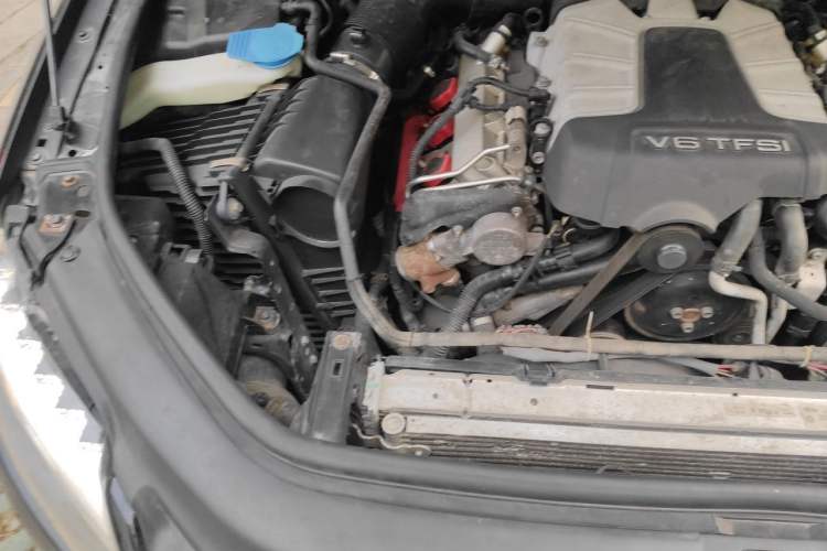 Used Audi Q7 2011 3.0 TFSI Technology Model (245kW) Engine Bay Right