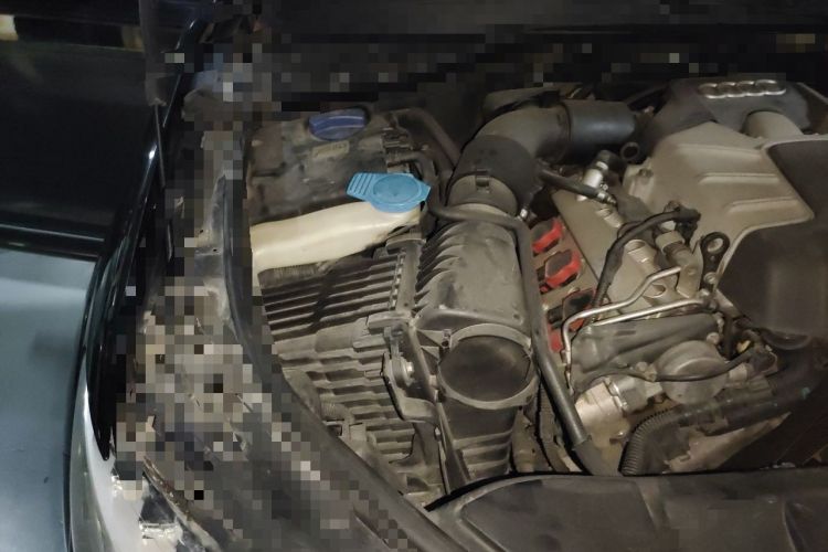 Used Audi Q7 2011 3.0 TFSI Technology (200kW) Engine Bay Right
