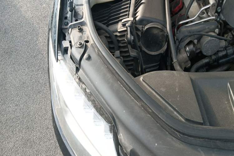 Used Audi Q7 2011 3.0 TFSI Comfort (200kW) Engine Bay Right