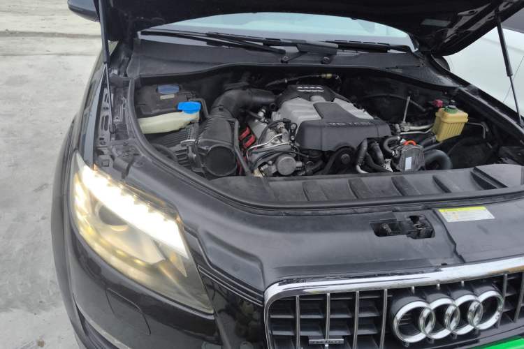 Used Audi Q7 2011 3.0 TFSI Ambition (200kW) Engine Bay Right