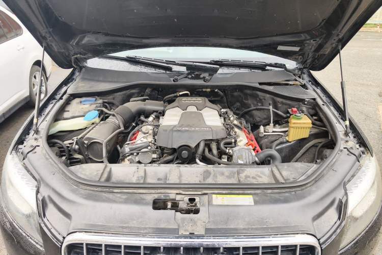 Used Audi Q7 2011 3.0 TFSI Comfort (200kW) Engine Bay