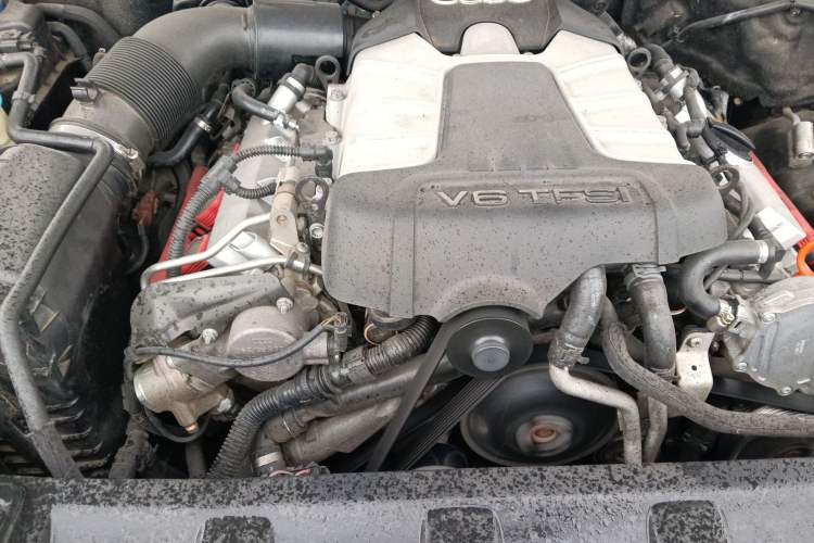 Used Audi Q7 2011 3.0 TFSI Technology (200kW) Engine Bay