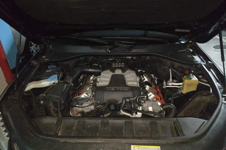 Used Audi Q7 2011 3.0 TFSI Ambition (200kW) Engine Bay
