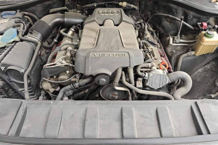 Used Audi Q7 2011 3.0 TFSI Ambition (200kW) Engine Bay