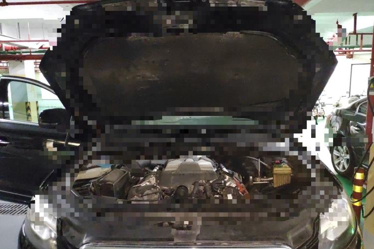 Used Audi Q7 2011 3.0 TFSI Technology (200kW) Engine Bay